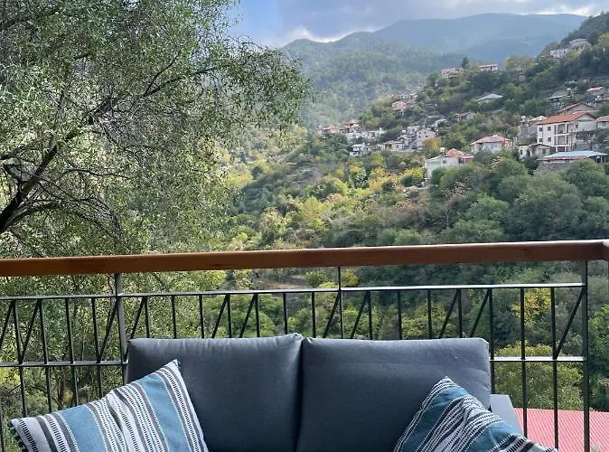 Balkoni * Moutoullas